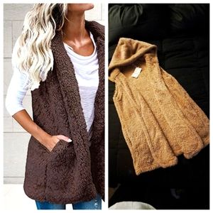 NWT Fuzzy Tan Wm Vest Sm.